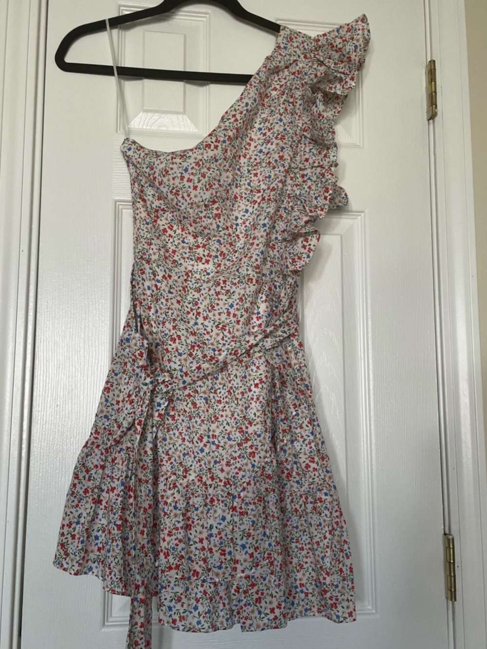 Vici White Floral One-Shoulder Dress with Red & Blue‎ Flowers
